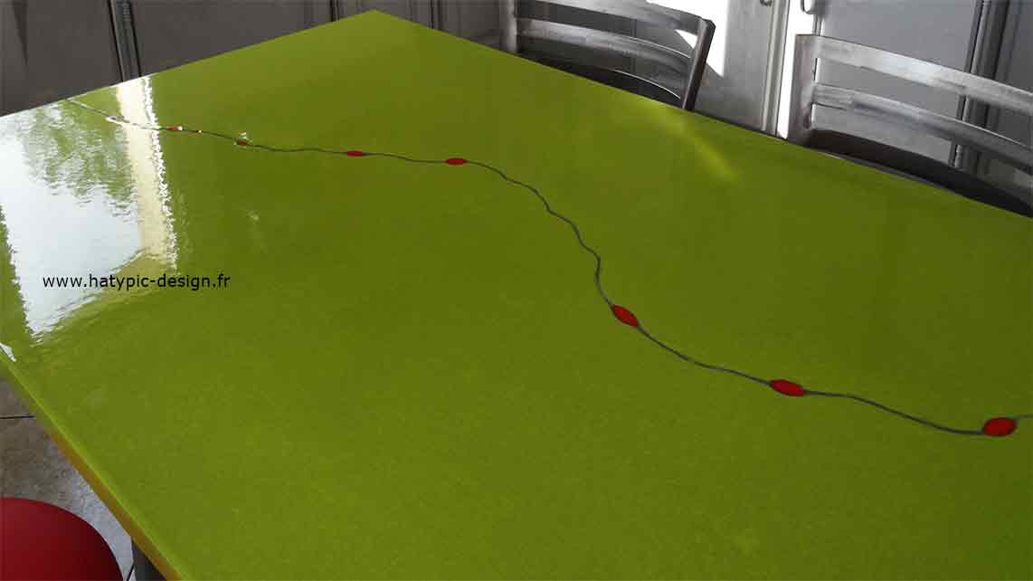 Table en lave émaillée