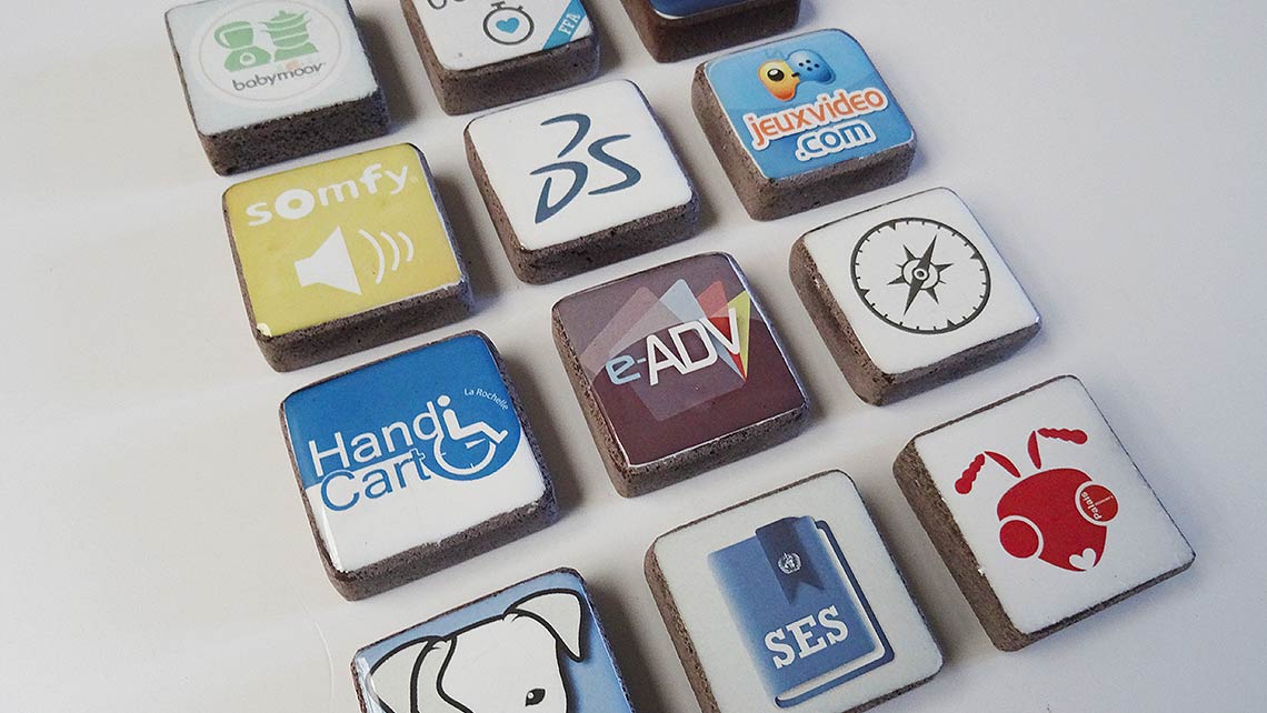 Logos and photos on enamelled lava